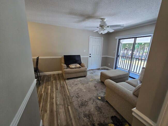 Foto del edificio - 950 Forestbrook Rd