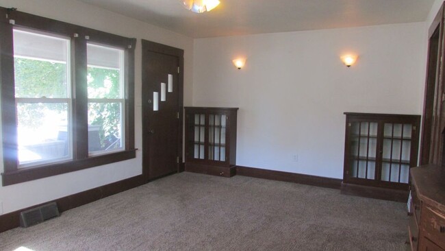 Building Photo - 516 N Lincoln Ave