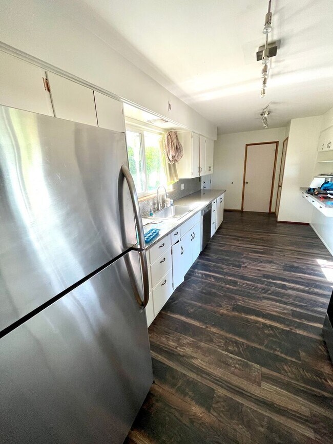 Foto del edificio - 4-Bedroom North Tacoma Home with Stunning ...