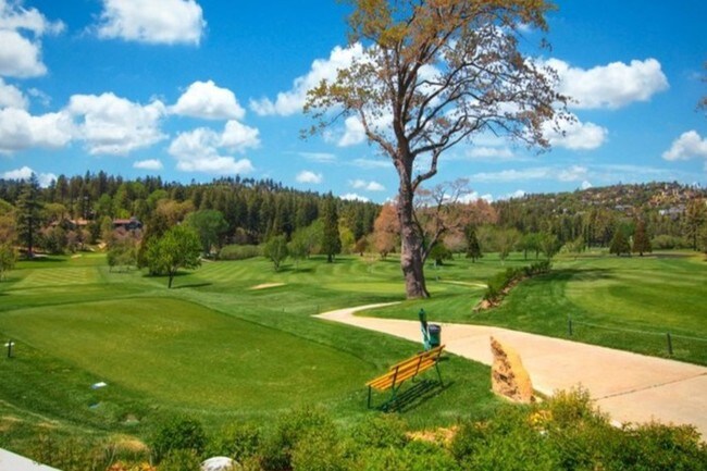 Foto del edificio - 180 Grass Valley Rd