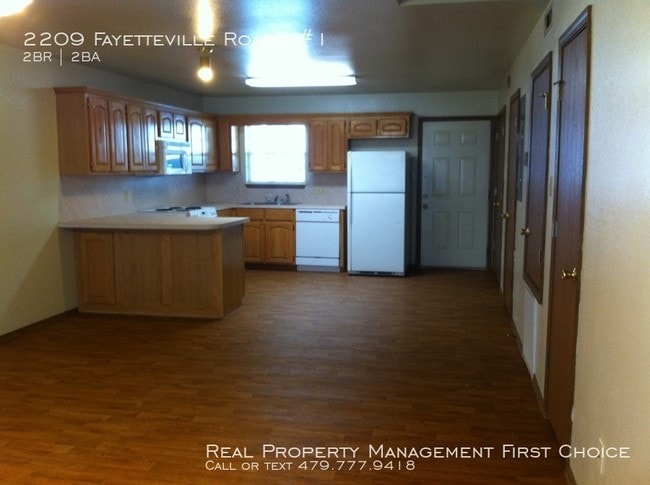 Building Photo - 2209 Fayetteville Rd