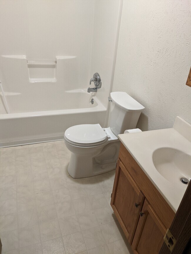 74 Evergreen Terrace Dr Unit 6, Steubenville, OH 43953 Apartments in