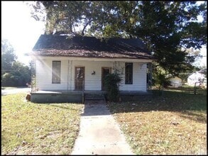 Building Photo - 1800 W Short 17th St