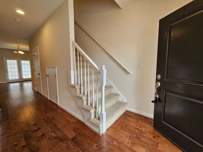 Building Photo - JOLLIFF LANDING