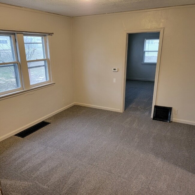 Foto del edificio - 1211 Lewis Ave