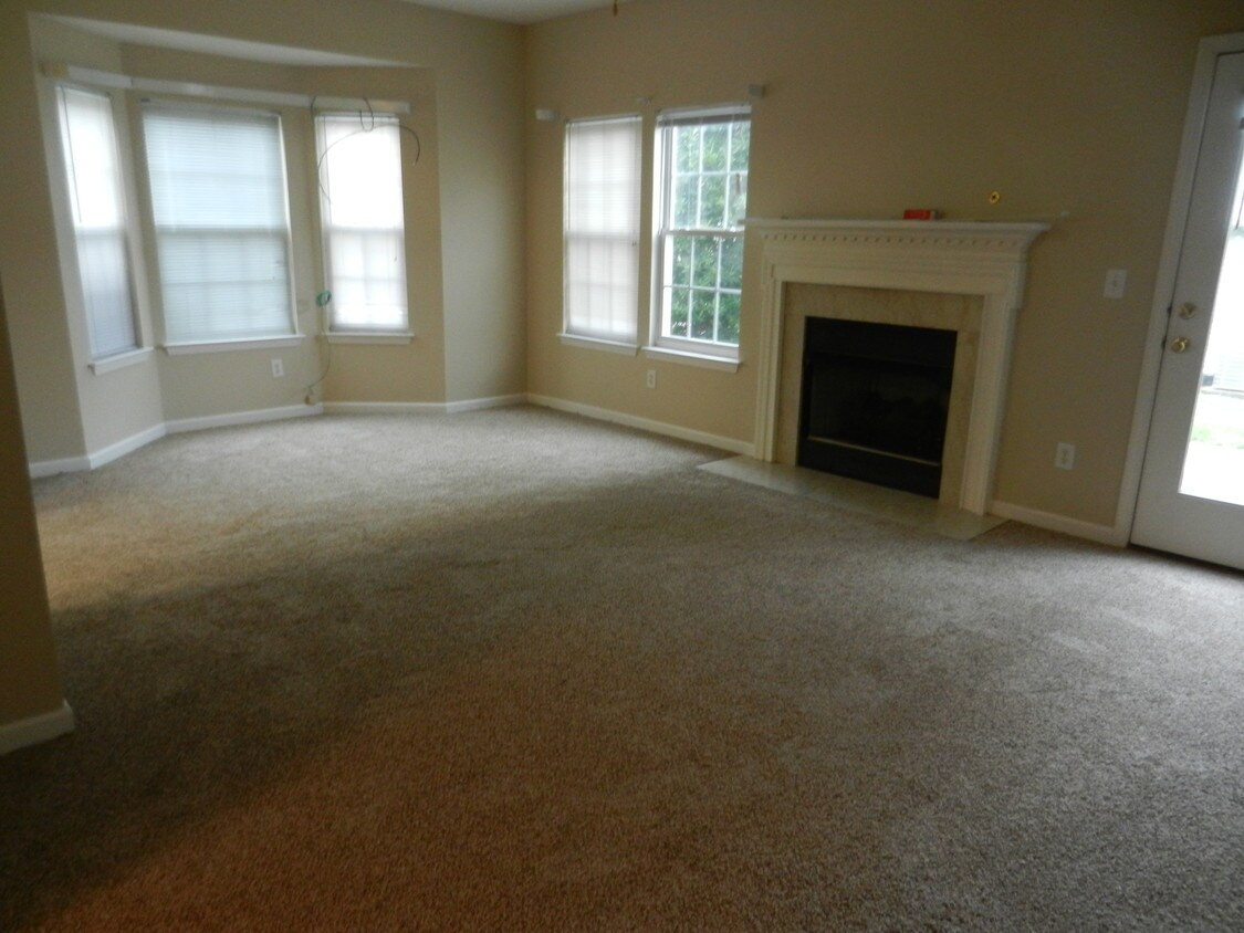 Living Room - 7100 Wheat Rd