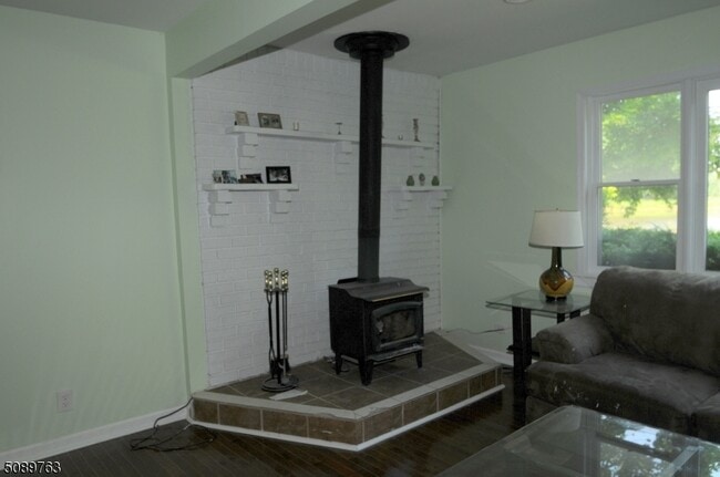 Building Photo - 512 Colver Rd