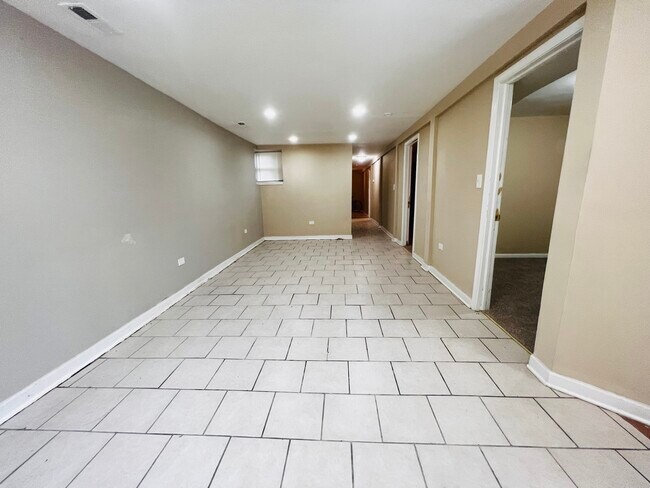 Foto del edificio - 3054 W Jackson Blvd