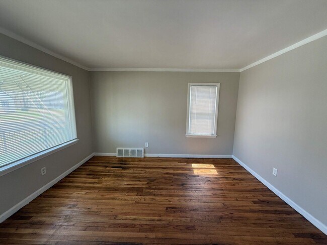 Building Photo - Renovated 3-Bedroom Home – Section 8 Welcome!