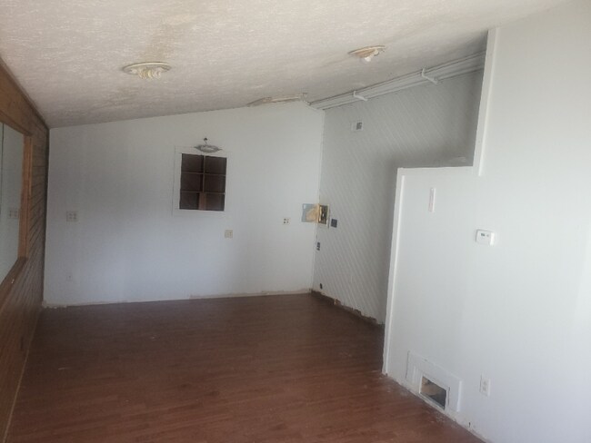 Building Photo - 4806 N Prospect Rd