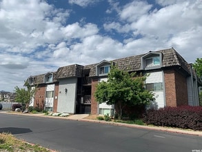 Building Photo - 1710 Hickory Ln