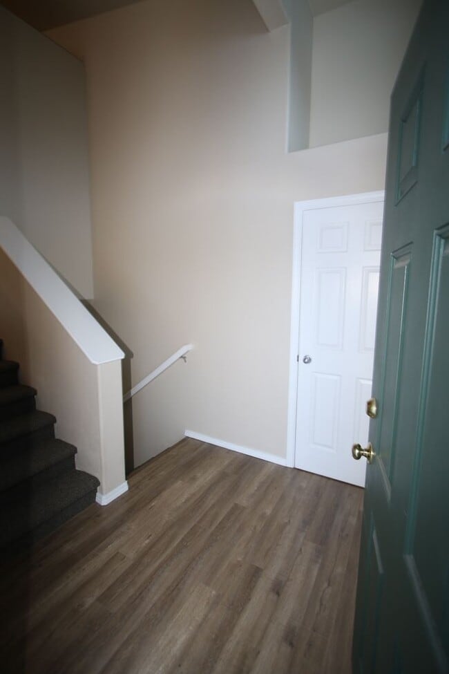 Building Photo - 3 Bedroom Home in North East Anchorage!