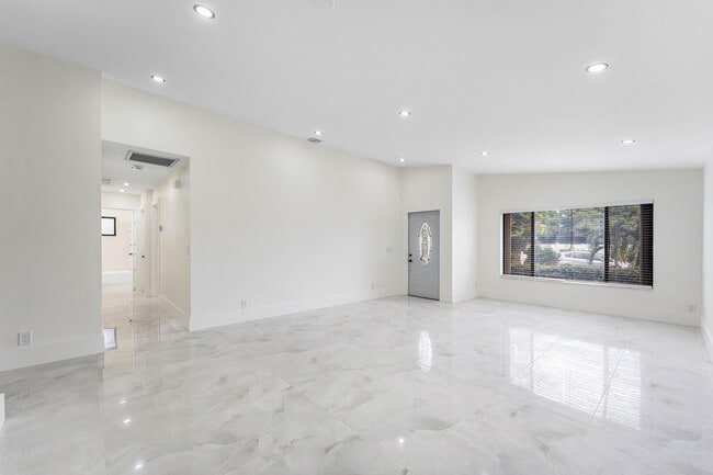 Building Photo - 1531 SW 102nd Terrace