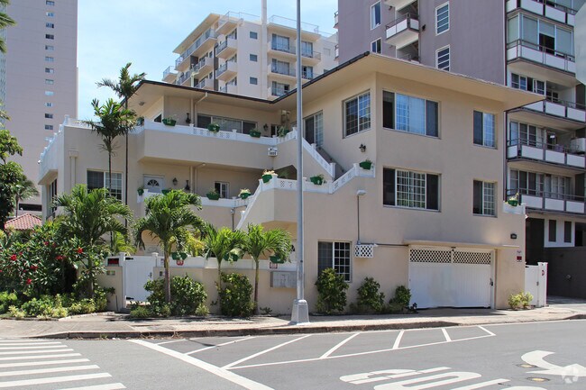 Building Photo - 2215 Ala Wai Blvd