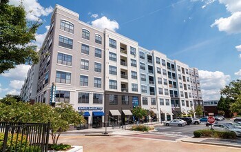 Building Photo - Flats at Perimeter Place