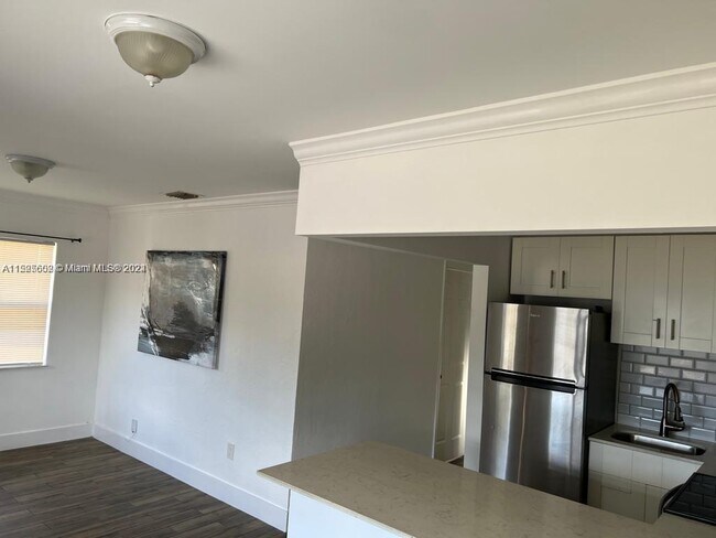 Building Photo - 2238 McClellan St