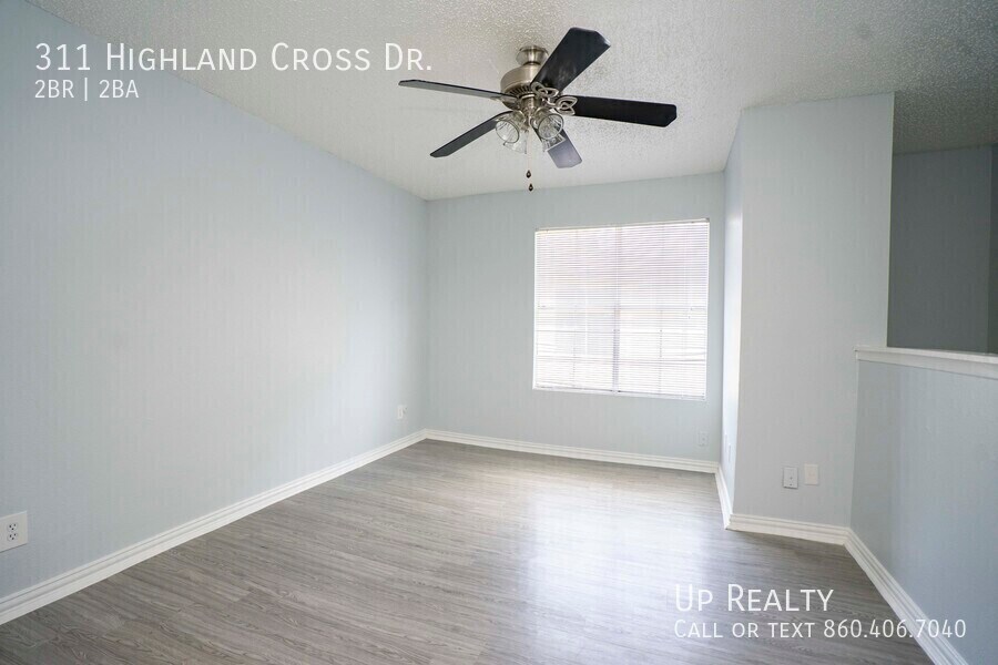 Foto principal - 311 Highland Cross Dr