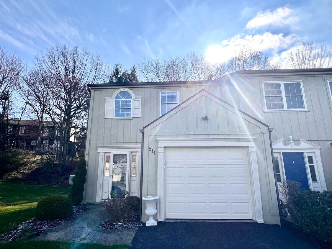 Primary Photo - Cranberry Twp - 2 Bedroom 1.5 Bathroom - T...