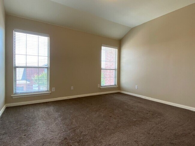 Foto del edificio - Lovely 2 bedroom townhome in very desirabl...