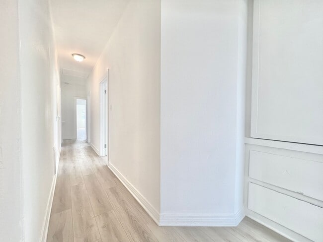 Building Photo - 707 W 48th St