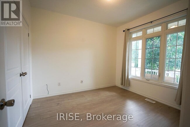 Building Photo - 688 Prince of Wales Dr