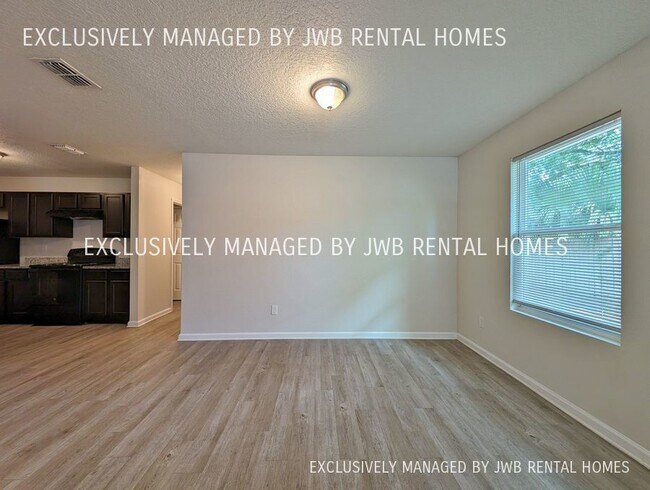 Foto del edificio - 6133 Strawflower Pl