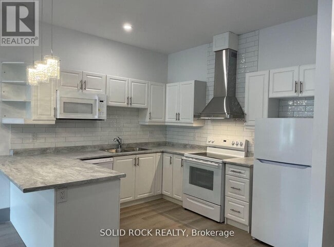 Building Photo - 48 King St E