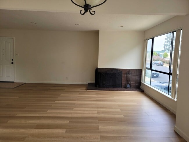 Foto del edificio - 54 Edgemont Dr