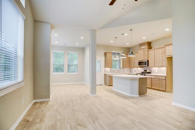 Foto del edificio - 575 Longleaf Pine Dr