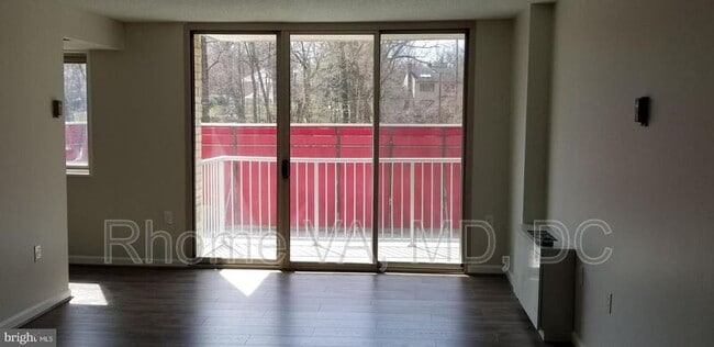 Building Photo - 2500 N Van Dorn St