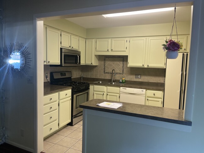 Kitchen - 8718 Metcalf Ave