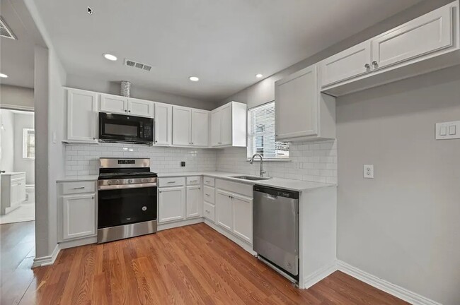 Foto del edificio - 9951 Bowman Blvd