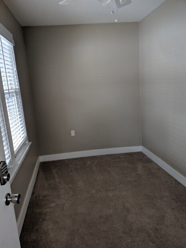 Bedroom 3 - 4810 W Ainslie St