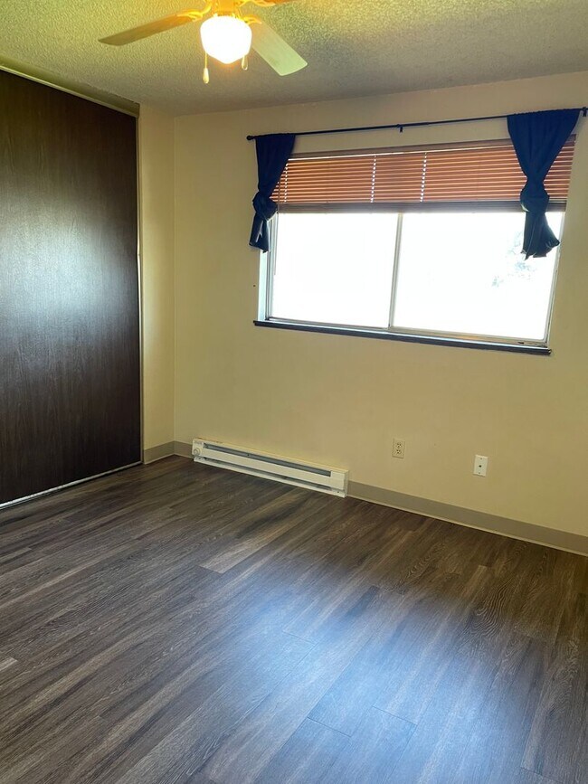 Foto del edificio - 13330-13330 E Burnside St