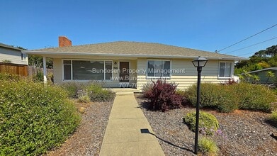 Building Photo - 816 Schuman Ln