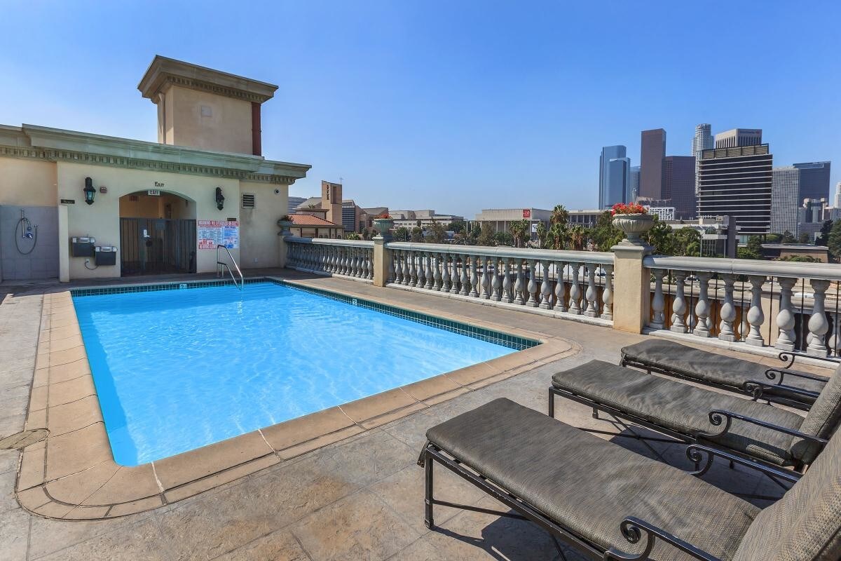 The Orsini Apartments In Los Angeles Ca Westside Rentals Go To The Previous Image