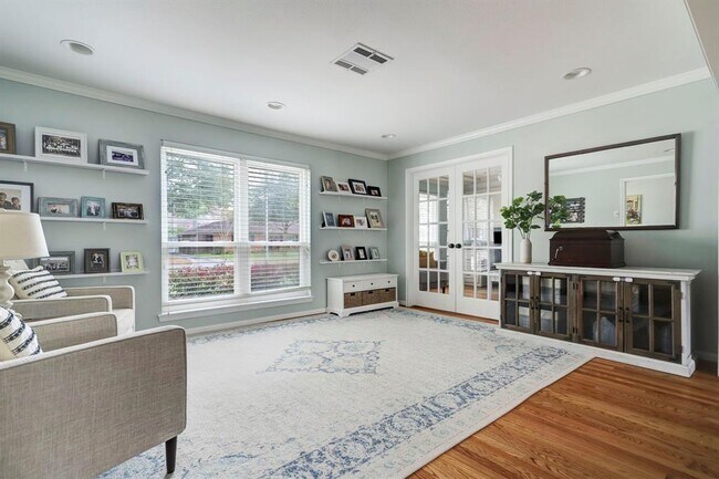 Foto del edificio - 12318 Woodthorpe Ln