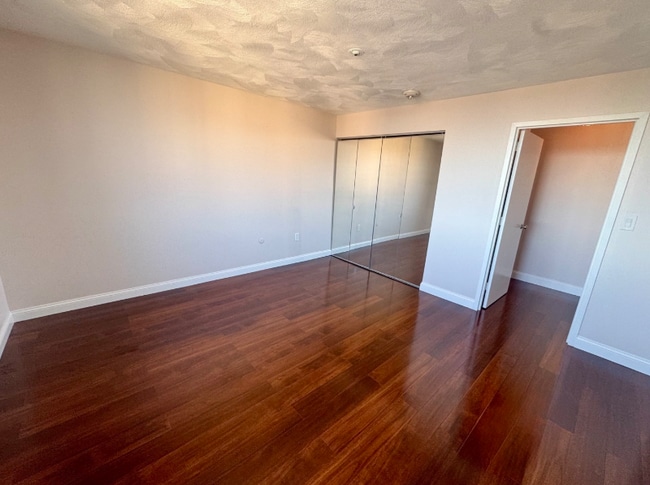 Building Photo - 77 Adams St