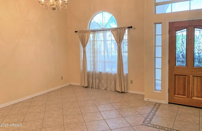 Foto del edificio - 694 N Longmore St