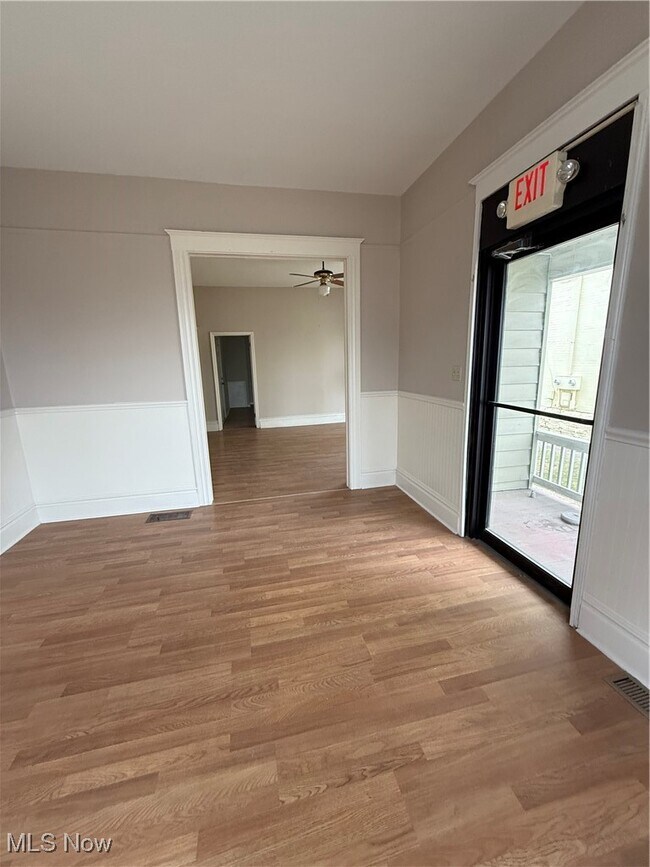 Foto del edificio - 1337 Maple Ave