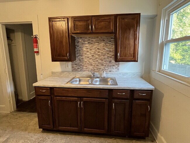 Foto del edificio - "Cozy 1 bed, 1 bath with Hardwood Floors – 922-A Hackett Street, Greensboro, NC!"