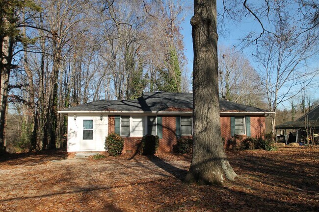 Building Photo - Exclusively Offered by Muse Realty Rentals...
