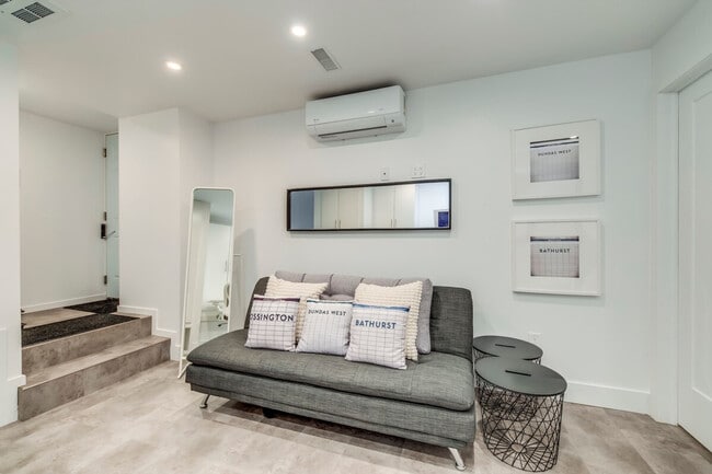 Building Photo - 19 Claremont St