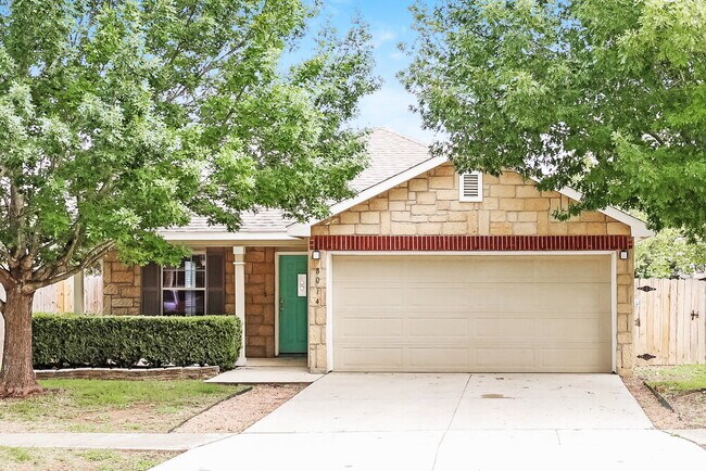 Building Photo - 8014 Oakmont Downs