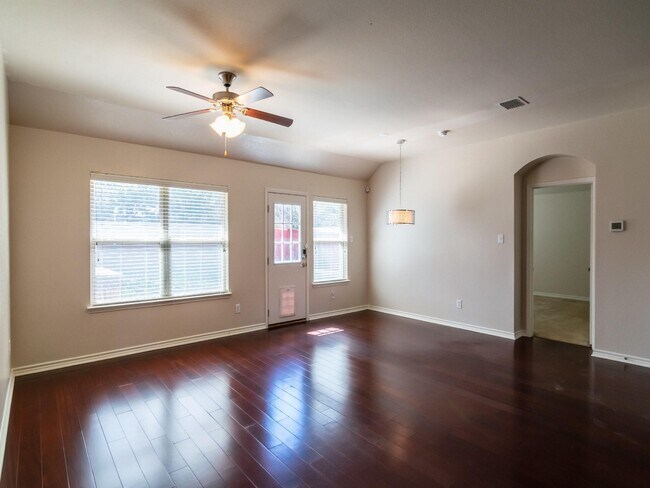 Building Photo - 472 Northbrook Ave