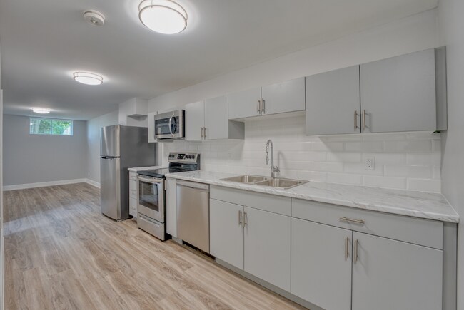 Building Photo - 2 Bed / 1 Bath Basement Unit – $2,175/mont...