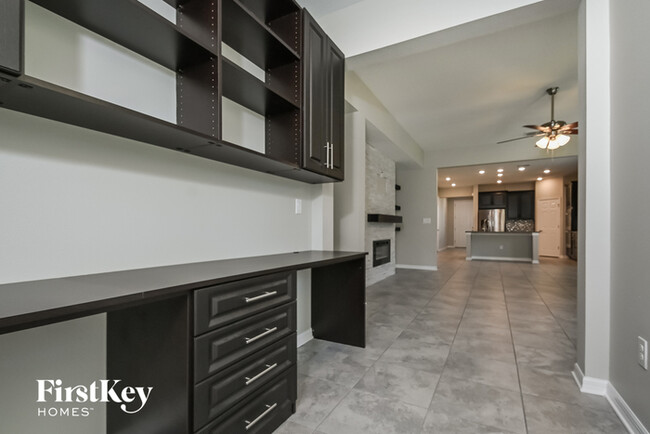 Foto del edificio - 4828 Rolling Greene Dr