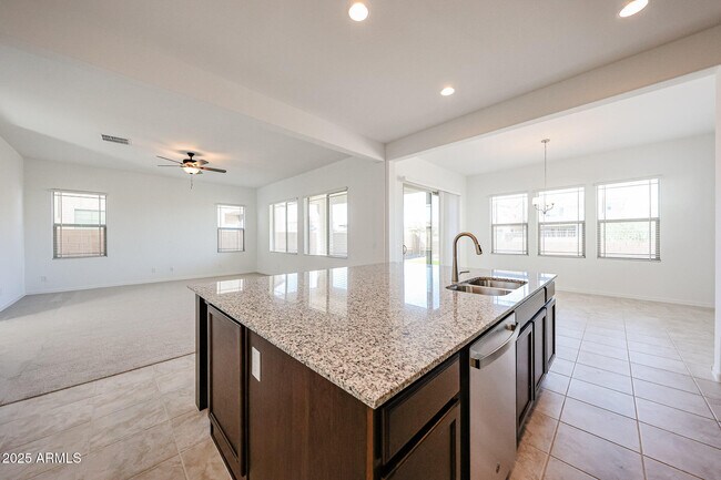 Foto del edificio - 25110 N 75th Ln