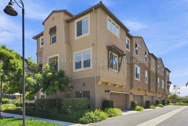Building Photo - 1295 Via Lucero