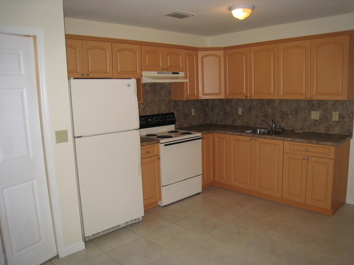 Primary Photo - 2227 Monroe St